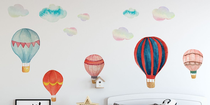 Colorful hot air balloon wall stickers with clouds, perfect kids room décor for a playful and dreamy atmosphere.
